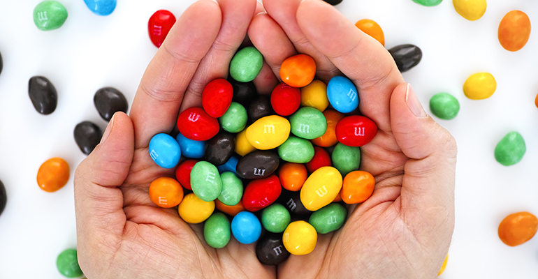 Mars abandons US pledge to remove artificial colours