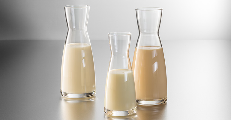 Sweetened condensed milk in organic, fairtrade, kosher or halal quality