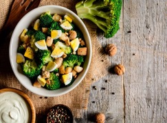 Boiled and peeled eggs