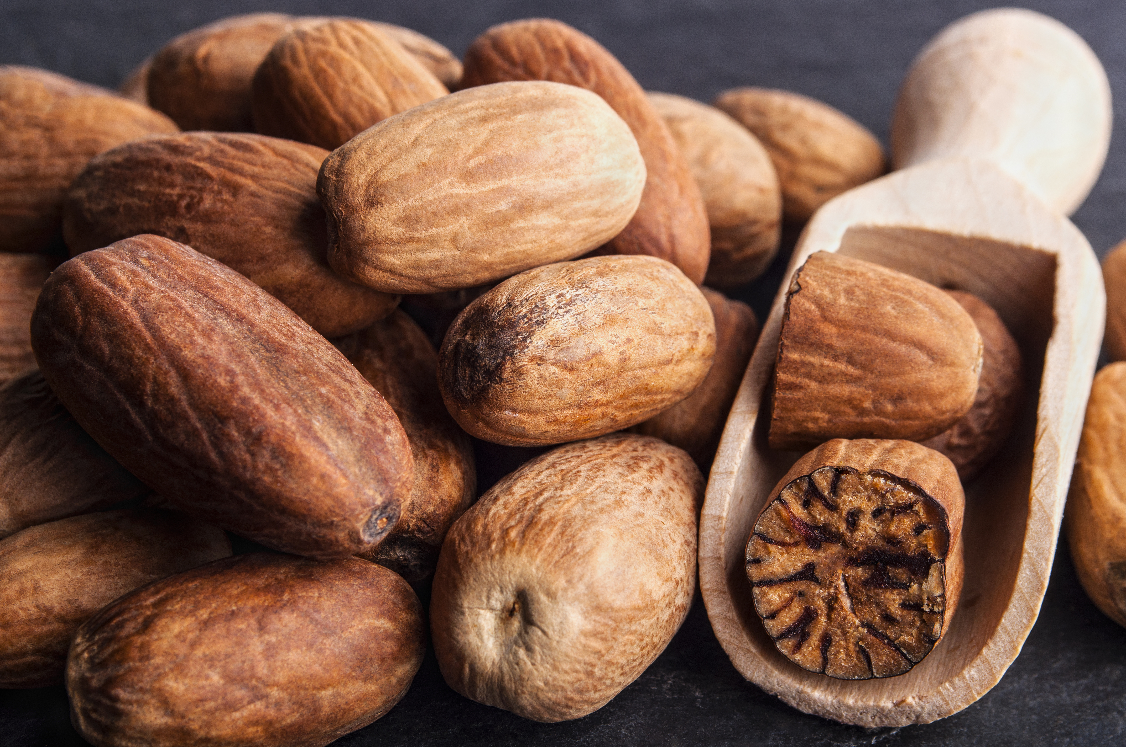 Nutmeg Oil, Nutmeg Oil Supplier, Nutmeg Oil Manufacturer, Nutmeg Oil Exporter, SCFE Co2 Nutmeg Oil